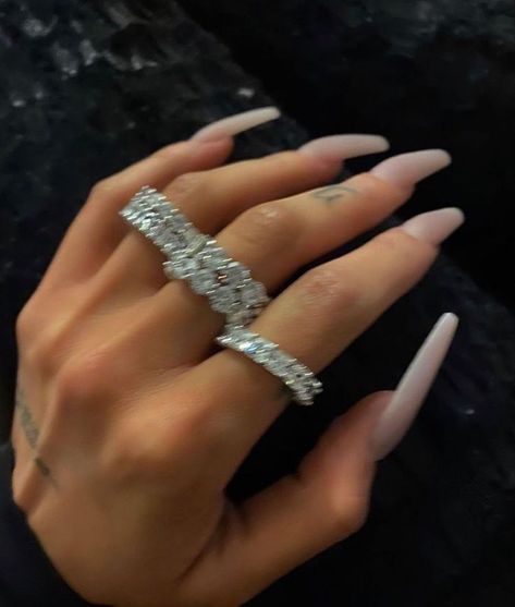 خواتم خطوبة, Expensive Jewelry Luxury, Pretty Hands, Dope Jewelry, Classy Jewelry, Expensive Jewelry, Jewelry Lookbook, Nail Designs Spring, Girly Jewelry