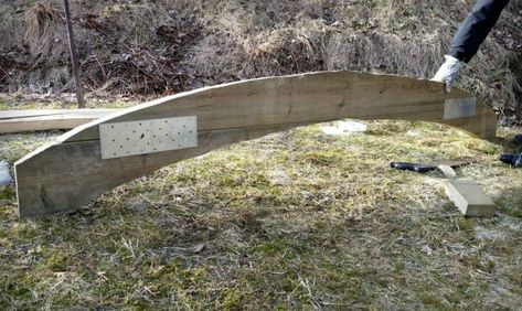 DIY: How to make a curved garden bridge — Steemit Diy Bridge Over Creek, Small Garden Bridge Ideas, Backyard Bridge, Diy Bridge, Candy Garden, Garden Bridge Design, Backyard Bridges, Bridge Ideas, Garden Bridges