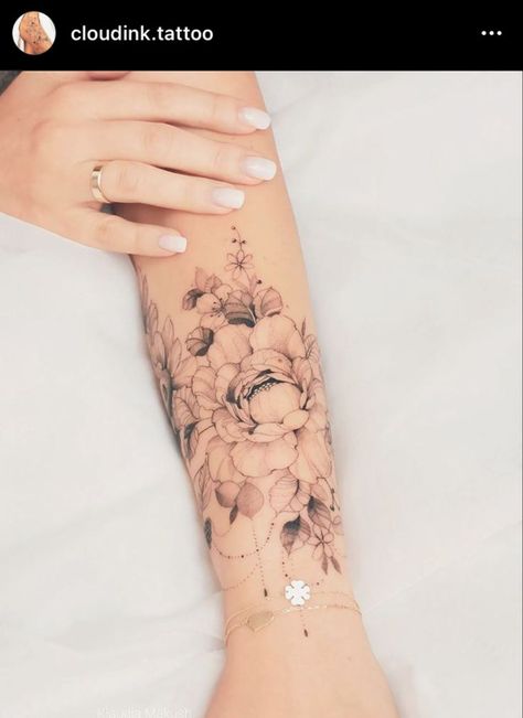 Lotusblume Tattoo, Inspiration Tattoos, S Bracelet, Peonies Tattoo, Classy Tattoos, Lotus Tattoo, Elegant Tattoos, Feminine Tattoos, Fine Line Tattoos