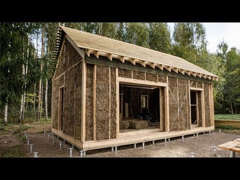 Building Straw Bale Cabin - YouTube Strawbale House, Straw Bale Building, Straw Bale Construction, Build My Own House, Straw Bale House, Straw Bale, Straw Bales, Timber Frame, Building Materials