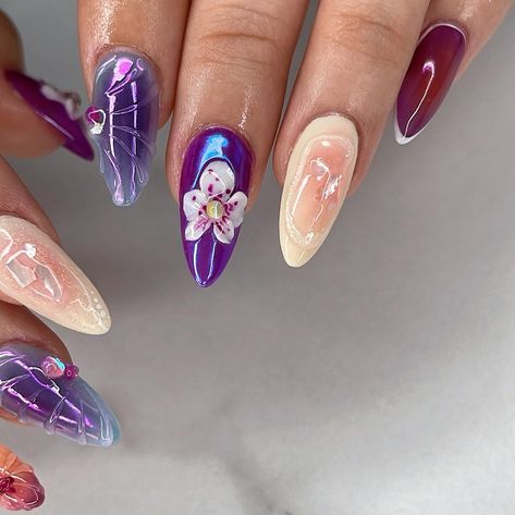 💜 Tropical Orchids 🐚 Can’t get enough of my purple chrome on blue 🤭 she’s ready for Hawaii 🏝️💗 ib: @mere_limtiek and @amys.clients #nailinspo #naildesign #gelxinspo #springnails #tropicalnails #3dnailart #3dflowernails #vancouvernails #nails2inspire Nails Hibiscus Flower, God Nails, Blue And Purple Nails, Fairycore Nails, Orchid Nails, Purple Chrome, Nail Desi, Nagel Design, 3d Flower Nails