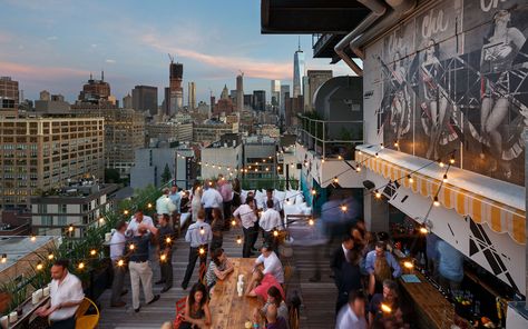 New York Rooftop Party, Rooftop Party Aesthetic, New York Bars, New York Rooftop Bar, Summer In New York, New York City Bars, New York Rooftop, Rooftop Bars Nyc, New York Party