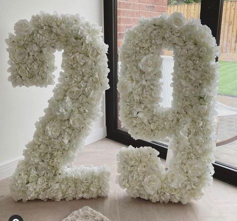 Bday Decor, 25 Birthday, Birthday Things, Diy Balloon Decorations, 29th Birthday, Spoiled Rotten, 23rd Birthday, Flower Arrangements Diy, Balloon Decor