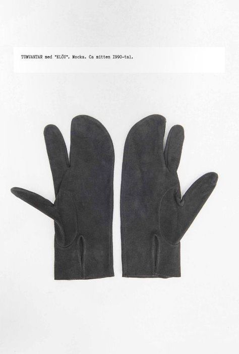 . Martin Margiela 90s, Mittens Sewing Pattern, Margiela 90s, Fashion 1990s, Tabi Boots, African Accessories, Margiela Tabi, Gloves Pattern, Brand Creation