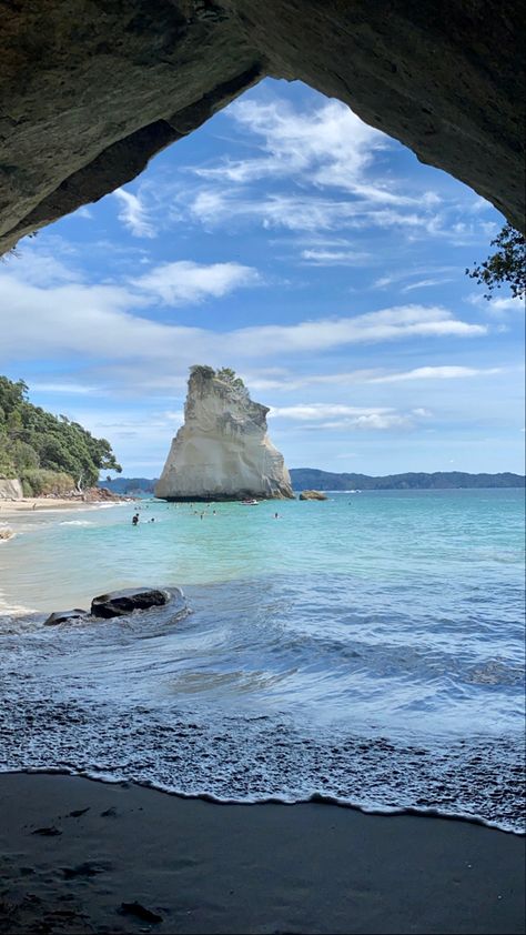 Cathedral Cove, New Zealand Cathedral Cove New Zealand, Nz Road Trip, Nz Summer, Pretty Beaches, Nz Beach, Life In Paradise, Cathedral Cove, New Zealand Beach, Coconut Dream