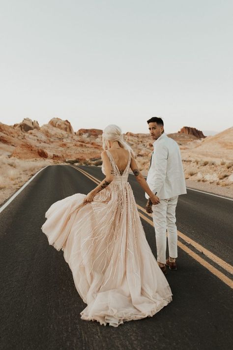 The Bride's Blush Gown Perfectly Matched the Desert Hues in This Valley of Fire State Park Wedding | Junebug Weddings Vegas Wedding Photos, State Park Wedding, Edgy Wedding, Valley Of Fire State Park, Joshua Tree Wedding, Blush Gown, Desert Elopement, Valley Of Fire, Groom Photo