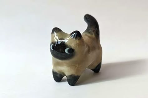 Make 100 | Miniature Ceramic Cats by Diana — Kickstarter Cat Clay Sculpture Easy, Miniature Sculpture Clay, Mini Clay Cat, Polymer Clay Kitten, Cat Ceramic Ideas, Weird Trinkets, Clay Cat Easy, Miniature Clay Art, Cat Clay