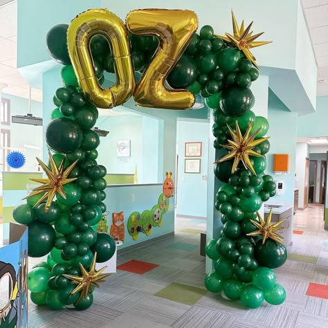 Wizard Of Oz Balloon Ideas, Wizard Of Oz Party Decorations Diy, Wizard If Oz Trunk Or Treat, Emerald City Backdrop, Wizard Of Oz Candy Ideas, Wizard Of Oz Dance Theme, Wizard Of Oz School Decorations, Wizard Of Oz Prom Theme, Wizard Of Oz Hallway Decorations