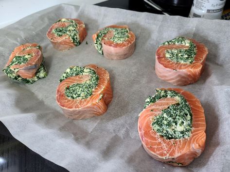 Feta Salmon, Salmon Pinwheels, Spinach Rolls, Stuffed Salmon, Salmon Roll, Salmon Spinach, Spinach Feta, Pinwheel Recipes, Spinach Recipes