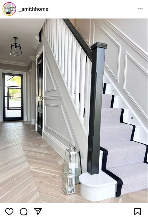 Hall Ways Ideas, Stairs And Hallway Ideas, Cozy Small Balcony, House Renovation Design, Stair Paneling, Entrance Hall Decor, Staircase Interior Design, White Staircase, Hallway Colours