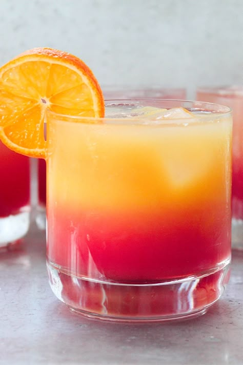 Tequila Sunset Recipe, Tequila Based Cocktails, Tequila Drinks Recipes, Tequila Sunset, Easy Alcoholic Drinks, Sunset Drink, Best Tequila, Tequila Drinks, Best Cocktail Recipes