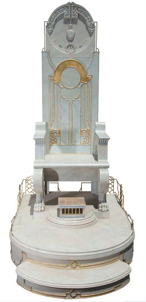 Queen Lucy's Throne Lucy Movie, Narnia Costumes, Royal Coronation, Cair Paravel, Lucy Pevensie, King Chair, Royal Throne, Captain America Movie, Throne Chair