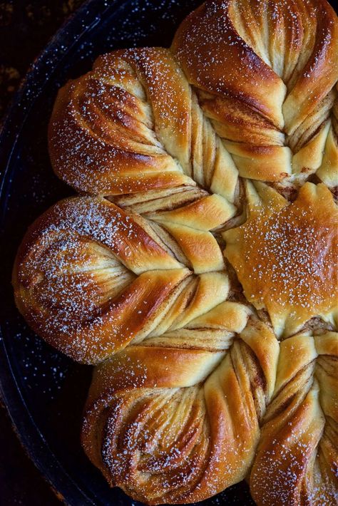 Cinnamon Star Bread Bakealong | King Arthur Flour Cinnamon Star Bread, Pan Photography, Christmas Fun Food, Christmas Bread Recipes, Pantry Cooking, Chocolate Peppermint Brownies, Thanksgiving Bread, Bread Twists, Pretzel Recipes