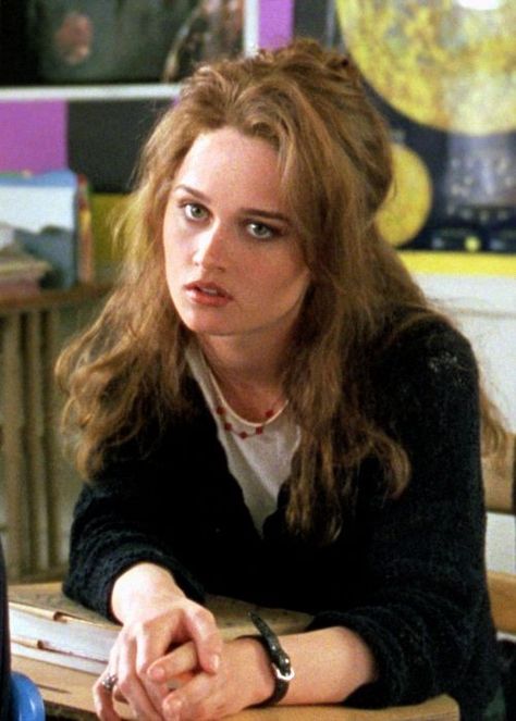 Sarah - The Craft 90s Female Actors, The Craft Robin Tunney, Sarah From The Craft, The Craft Characters, The Craft Hairstyles, Sarah Bailey The Craft, Robin Tunney The Craft, Robin Tunney 90s, Sarah The Craft