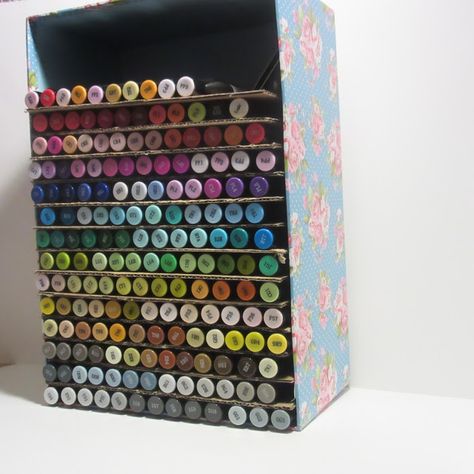 Simply by Pink: DIY Alcohol Marker Storage On Budget Alcohol Marker Storage, Diy Marker Holder, Diy Marker Storage, Craft Room Organisation, Diy Alcohol, Marker Holder, Diy Marker, Pink Diy, Art Supplies Storage