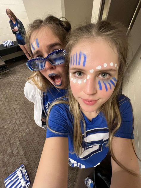 High School Face Paint Ideas, High School Football Makeup, Sports Day Outfits School, Face Paint Team Spirit, Field Day Makeup, Sprit Week Face Paint, Cheer Spirit Makeup, Eye Black For Football Games, Blue And White Face Paint Football