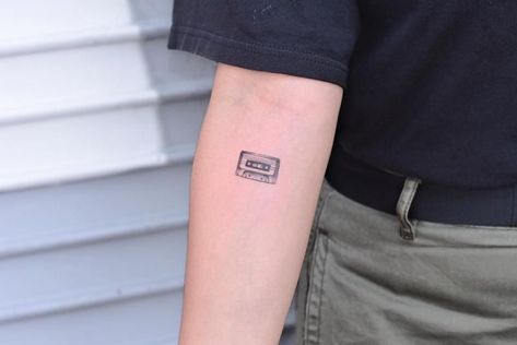 Cassette Tape Tattoo, Cassette Tattoo, Trumpet Tattoo, Tape Tattoo, Musician Tattoo, Piano Tattoo, Headphones Tattoo, Do Tattoo, Guitar Tattoo Design