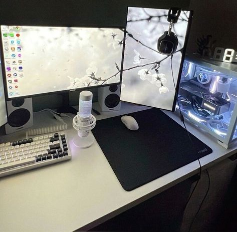 Two Person Pc Setup, Pc Streaming Setup, White Set Up, Black Gaming Setup Aesthetic, Black And White Pc Setup, Setup Pc, Games Room Inspiration, Gaming Desk Setup, Setup Gamer