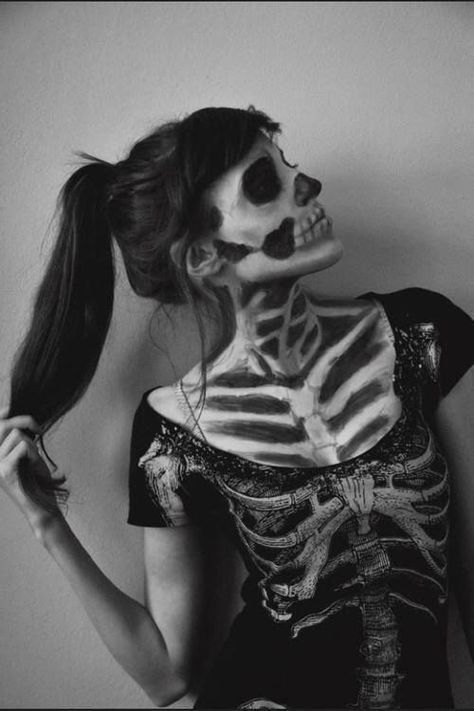 halloween make up ideas | 40 Halloween skull make-up ideas · Skullspiration.com - skull designs ... Neck Makeup, Skeleton Neck, Skeleton Costume Diy, Last Minute Kostüm, Karneval Diy, Fantasy Make-up, Skeleton Halloween Costume, Catwoman Cosplay, Skeleton Makeup