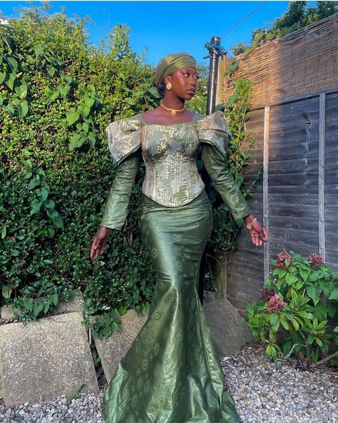 Green Bazin Styles, Prom Dresses African Style, West African Eid Outfit Bazin, Eid Bazin Outfits, Eid Outfits African Bazin, African Bazin Styles For Women, Bazin Styles 2023, Eid Bazin, Bazin Styles For Women