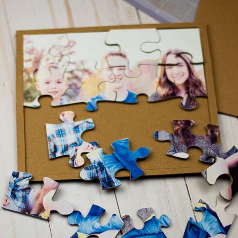 how to make a puzzle from a picture Photo Puzzle Diy, Make A Puzzle, Faith Crafts, Puzzle Frame, Make Your Own Puzzle, Puzzle Photo, Quick And Easy Crafts, Foto Transfer, Diy Puzzles