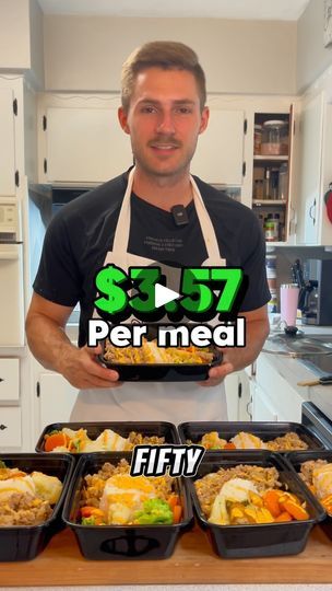 84K views · 1.5K reactions | Pt.2 Budget friendly meal prep

✅Save this recipe for your next meal prep!

Ingredients:

-2 white onions (700 grams chopped) 
-2 cups jasmine rice uncooked 
-3lbs lean ground turkey 
-3lbs California blend veggies (available at Walmart)
-Salt & pepper to taste 
-Garlic powder to taste 
-Paprika to taste 

Each meal is: $3.57 
Total is: $24.97

(7 servings)

Macros per serving:

Calories: 440
Fat: 13g
Carbs: 39g
Protein: 37g

#budgetfriendly #mealprep #recipe #healthy #nutrition #easytomake #highprotein #lowcalorie #lowcaloriemeals #lowcarbrecipes #weightlossdiet | Hunt4shredz | Hunt4shredz · Original audio Budget Friendly Meal Prep, Meal Prep Ingredients, Mealprep Recipe, Easy Weekly Meals, Spicy Mayo, Ketogenic Diet Recipes, Frugal Meals, Jasmine Rice, Meal Prep For The Week