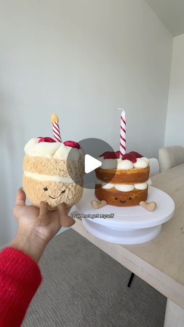 emme zhou on Instagram: "JELLYCAT CAKE!! ✨🍓🎂💖😻  #jellycat #jellycake #homecafe #bake #homebaking #cakedecorating #cutecake @jellycat @pillsbury" Jellycat Cake Recipe, Jellycat Birthday Cake, Jelly Cake Design, Jelly Cat Cake, Cake Jellycat, Jellycat Cake, Cat Themed Parties, Jellycat Bunny, Jelly Cat