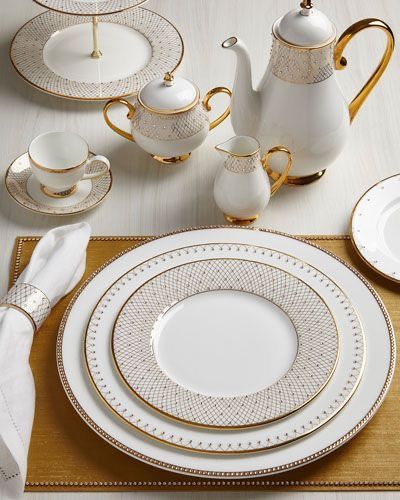 Dinnerware Sets Luxury Gold, Diningware Set, Tablewear Ideas, Dinnerware Sets Unique, Bar Decoration Ideas, Dinnerware Sets Luxury, Coffee Bar Decor Ideas, Coffee Bar At Home, Bar Decor Ideas