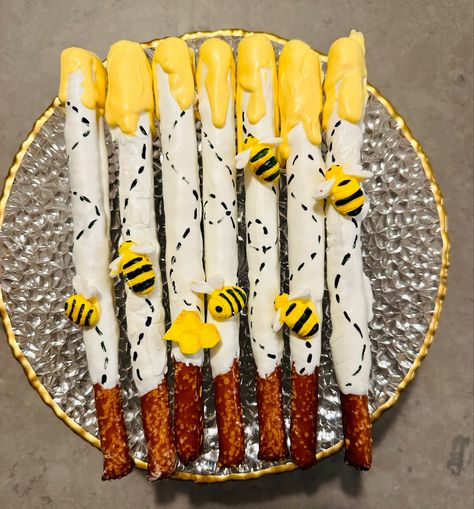 Chocolate covered Pretzels Bee Theme Chocolate Covered Pretzels, Honey Bee Chocolate Covered Strawberries, Winnie The Pooh Pretzel Sticks, Bumblebee Cake Pops, Bee Chocolate Covered Pretzels, Chocolate Covered Pretzel Rods Birthday, Bee Favor Ideas, Bumble Bee Treats Ideas, Bumble Bee Treats