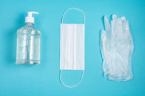 Envase con gel de alcohol, guantes y mas... | Free Photo #Freepik #freephoto #mano #medico #salud #ciencia Light Blue Walls, Male Doctor, Surgical Mask, Medical Glove, Medical Health, Latex Gloves, Orange Walls, Rubber Gloves, Protective Mask