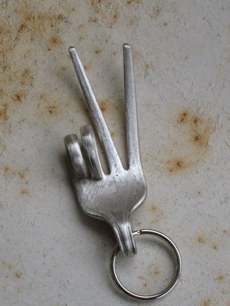 Fork Keychain, Vintage Silverware Jewelry, Cutlery Art, Silverware Crafts, Silverware Art, Recycled Metal Art, Welding Art Projects, Vintage Silverplate, Silverware Jewelry