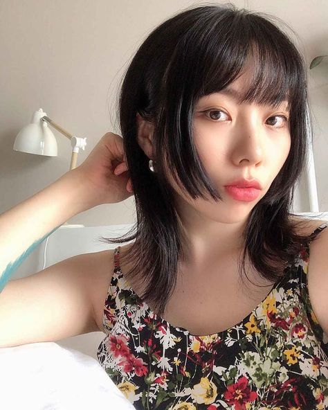 26 Hottest Ways to Get The Hime Haircut Trend Mullet Wolf Hime Cut, Short Hime Haircut Layered, Hemi Haircut, Hime Haircut With Bangs, Hime Haircut Wavy Hair, Hime Cut Mullet, Hime Bangs Short Hair, Soft Hime Haircut, Hime Wolf Cut