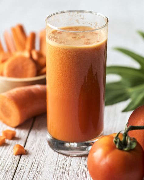 #smoothie #tomato #carrot #healthyeating Jus Tomat, Pineapple Detox, Paleo Snack, Carrot Smoothie, Program Diet, Detox Drinks Recipes, Eating Ice Cream, Carrot Juice, Healthy Smoothie