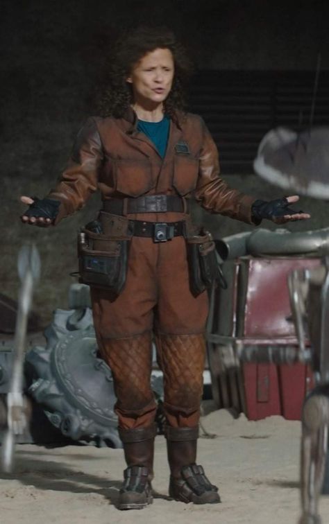 Retro Sci Fi Outfit, Flight Suit Costume, Female Engineer Character Design, Star Wars Clothing Aesthetic, Star Wars Smuggler Outfit, Star Wars Outfit Design, Star Wars Engineer, Star Wars Mechanic, Sci Fi Mechanic