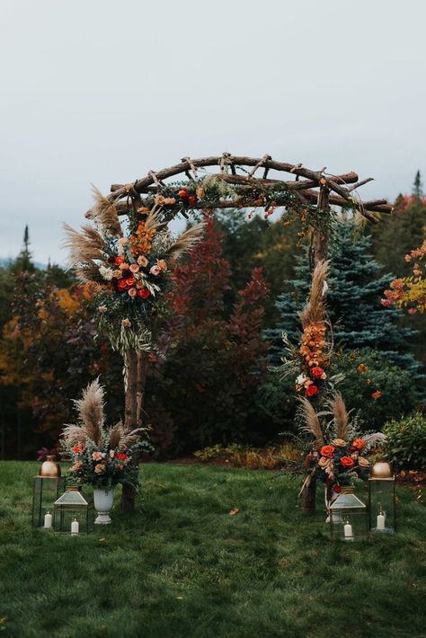 Wedding Arch Ideas, Fall Wedding Arches, Fall Wedding Ceremony, Wedding Setup, Wedding Alters, Arch Ideas, Wedding Ceremony Arch, Outdoor Fall Wedding, Wedding Themes Fall