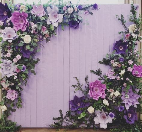 Wisteria Photo Backdrop, Teal Green Wedding, Bridal Shower Decorations Purple, Wildflower Theme, Purple Backdrop, Crepe Paper Roses, Purple Bridal Shower, Light Purple Flowers, Flower Walls