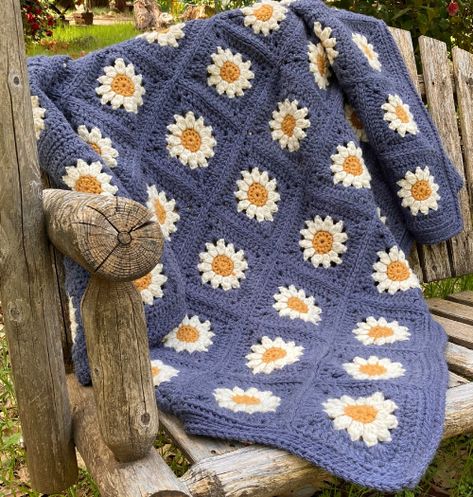 Daisy Crochet Blanket, Daisy Blanket, Boho Crochet Patterns, Daisy Crochet, Crochet Baby Cardigan, Easy Crochet Projects, Crochet Daisy, Crochet Patterns Free Blanket, Granny Square Blanket