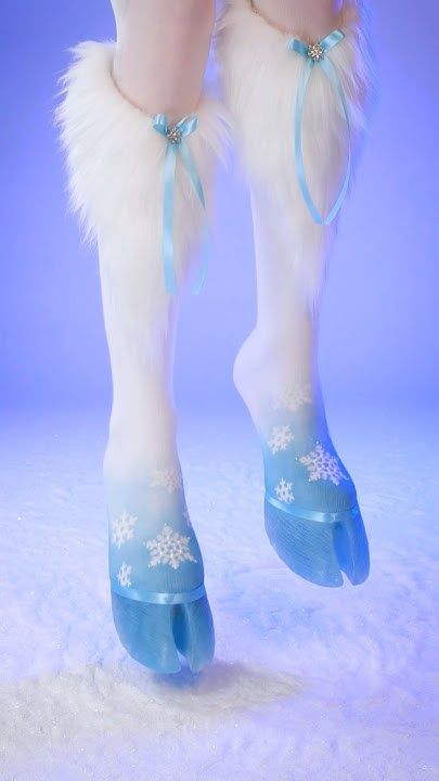 How I made winter hoof shoes ❄️ How To Make Hooves For A Costume, Deer Hoof Ideas, Hoove Shoes, Hooves Shoes, Hoof Shoes, Renn Faire, Fursuit Ideas, Dragon Mask, Vtuber Model