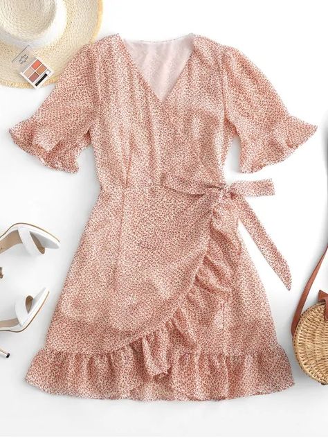 Mode Pastel, Wrap Mini Dress, Mini Wrap Dress, Types Of Dresses, Ditsy Floral, Mini Dresses, White Mini Dress, Outfits Casuales, Cute Casual Outfits