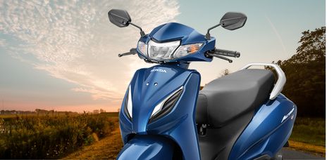 The Honda Activa gets a new edition known as the anniversary edition dedicated to the 20th anniversary of Honda. Source: Honda2wheelersIndia #Hondaactiva6g #hondaactivamodified #hondaactiva6gmodified #hondaactivastickering Activa 6g Modified, Activa Modified, Activa 6g, Black Wheels, New Edition, 20th Anniversary, Scooters, Product Launch, Black