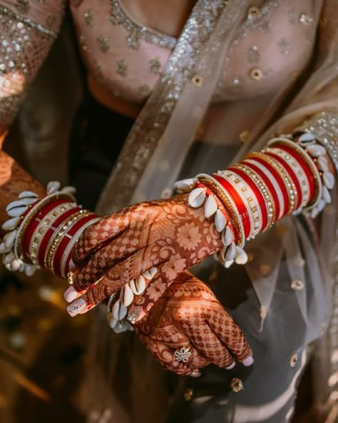 Most Popular Bridal Chooda Stores in Delhi! भारतीय दुल्हन संबंधी, Wedding Chura, Red Bangles, Bridal Chura, Foot Design, Bridal Mehendi Designs, Indian Brides, After Marriage, Indian Bridal Fashion