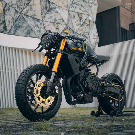 Debutant: A custom Yamaha MT-07 from a new Belgian shop | Bike EXIF Modern Cafe Racer, Naked Bikes, Custom Bikes Cafe Racers, Tracker Motorcycle, Cafe Racer Style, Mt 07, Bike Exif, Retro Bike, Concept Motorcycles