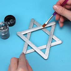 Hanukkah Activities Preschool, Suncatchers Craft, Paper Suncatchers, Tissue Craft, Hanukkah Decorations Diy, Hannukah Crafts, Hanukkah Game, Hanukkah Ideas, Hanukkah Diy