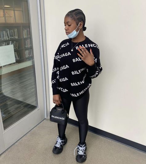 Balenciaga Sock Outfit, Balenciaga Socks Outfit, Balenciaga Sweater Outfit, Balenciaga Socks, Bday Fits, Baddie Clothing, Balenciaga Outfit, Instagram Model Outfits, Socks Outfit