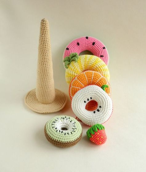 Crochet toys for 1 year old / organic stuffed toy fruit pyramid / montessori sensory toys / crochet pretend play kitchen food Crochet toys tutorial #crochettoystutorial #crochet #crochettoy #crochetpattern #crochetpatterns 3.753 Montessori Crochet, Play Kitchen Food, Food Crochet, Stacker Toy, Crochet Game, Orange Apple, Tutorial Amigurumi, Pretend Play Kitchen, Confection Au Crochet