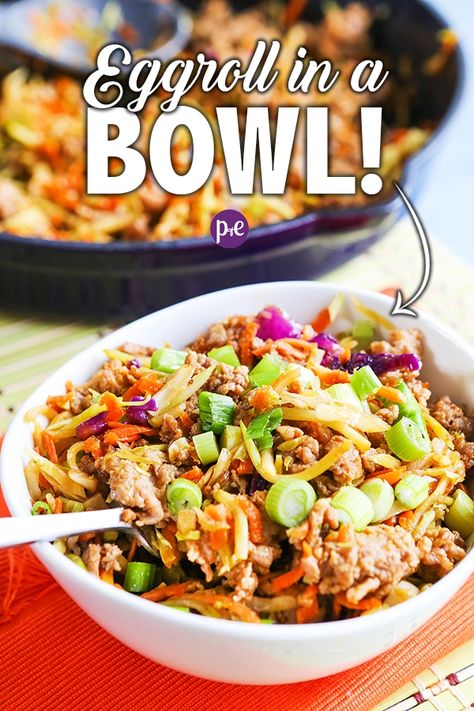 Unleash the delicious egg roll! Enjoy the ingredients inside an egg roll minus the carbs and calories. This Egg Roll Bowl is great as an easy dinner or salad. Done in 20 minutes and supremely delicious! #lunchbowl #easydinner #eggroll #eggrollinabowl Vegetarian Egg Rolls, Telur Gulung, Egg Egg, Pork Egg Rolls, Chicken Spring Rolls, Egg Roll In A Bowl, Eggroll In A Bowl, Egg Roll Recipes, Lunch Bowl