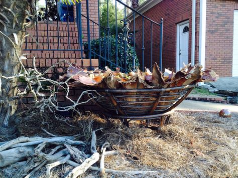 Papasan chair repurposed into raised planter Chair Repurposed, Raised Planter, Papasan Chair, Diy Ideas, Diy Gifts, Craft Ideas, Canning, Quick Saves, Upcycling