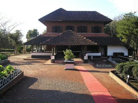 Traditional house (taravadu) Kerala Traditional House, Kerala Architecture, House Models, Indian House, Indian Home Design, Kerala House Design, Kerala Houses, Beautiful Houses Interior, Traditional Houses