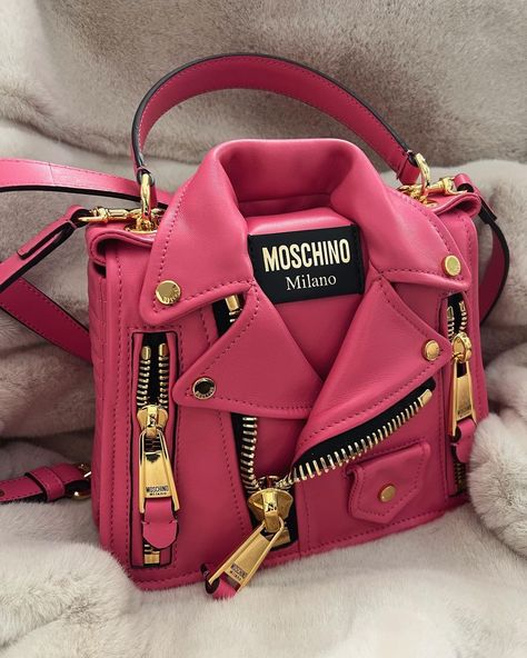 Judith Leiber Bags, Moschino Bag, Statement Handbag, Chic Fashionista, Pink Leather Jacket, Crystal Bags, Novelty Bags, Heart Bag, Pink Jacket