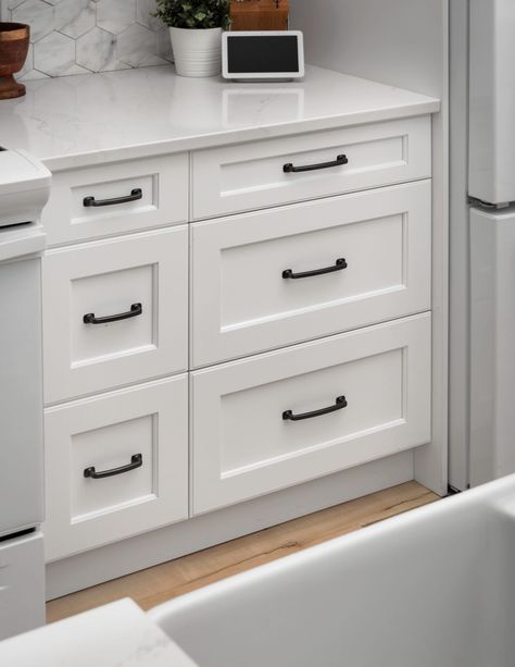 The Top 5 Popular White Cabinet Colors for 2024 - decorcabinets.com White Cabinets With Bronze Hardware, White Cabinet Colors, White Cabinets And Black Hardware, Cabinet Pulls For White Cabinets, White Cabinets With Black Hardware, Popular White Paint Colors, Popular White Paint, Cabinets With Black Hardware, Colors For 2024